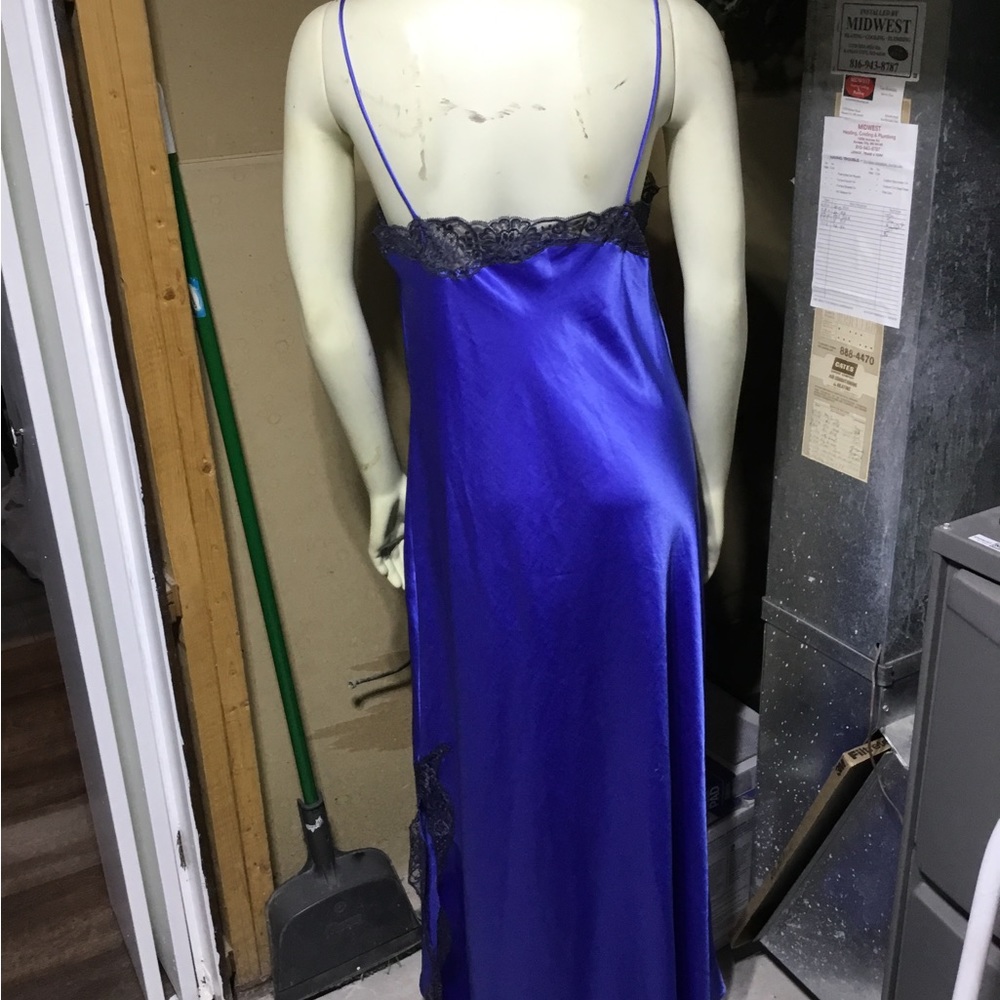 Victorian Lace Blue Purple - Picture 10 of 16